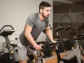Bieganie vs Rower: Co skuteczniej odchudza i chroni stawy?
