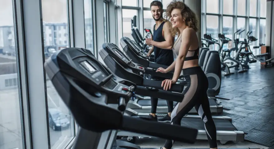 Cardio przed czy po treningu? Klucz do masy i spalania tłuszczu.
